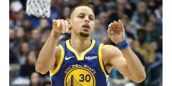 Curry camiseta de producción en vivo para enviar fans. Curry camiseta de producción en vivo para enviar fans.